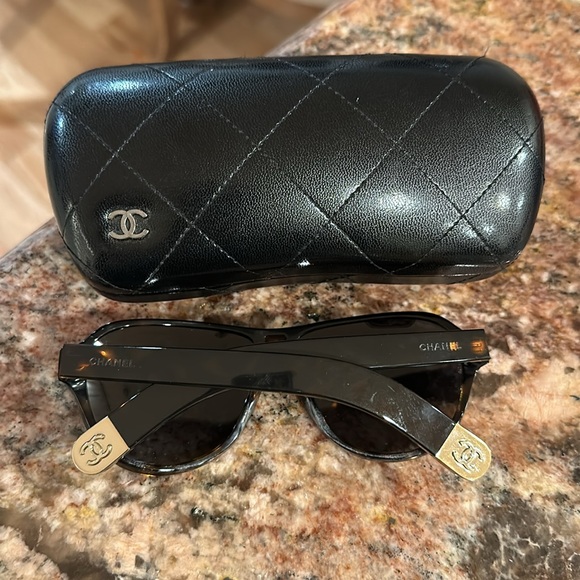 Authentic Chanel polarized sunglasses - Picture 2 of 5